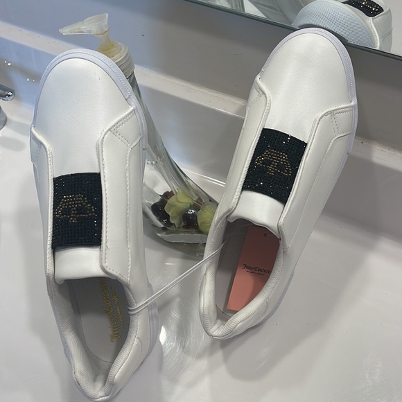 JUICY COUTURE (10M) WITH CROWN 👑 DESIGN ON FRONT AND BLACK STUDDS. VERY 🥰 - Picture 3 of 7